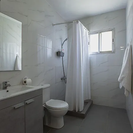 White 旅馆 利马索尔